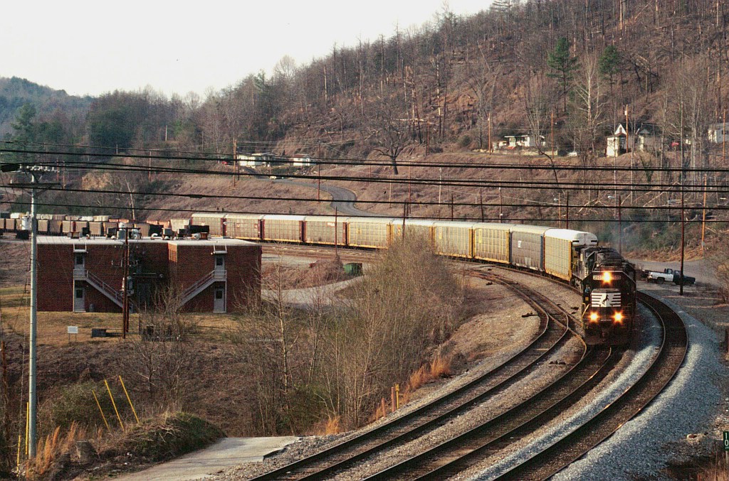 NS SB freight